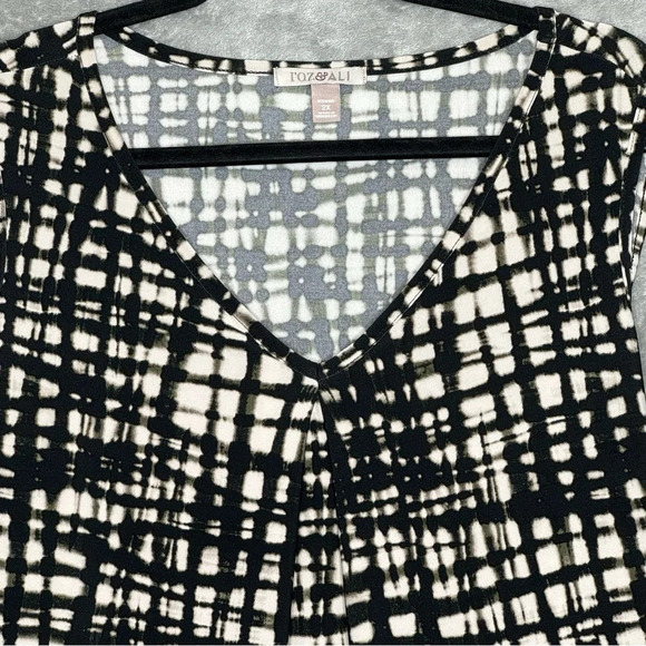 Roz & Ali 2X Shirt Top Black Tan Geometric Sleeveless V Neck Stretch Womens - Picture 3 of 7